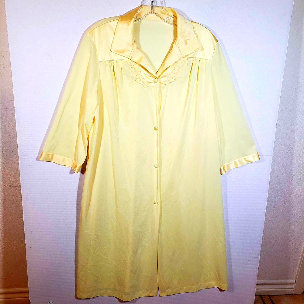 Vintage Vanity Fair Yellow House Coat Robe Sz 36 Nylon USA Nylon Antron III 70s